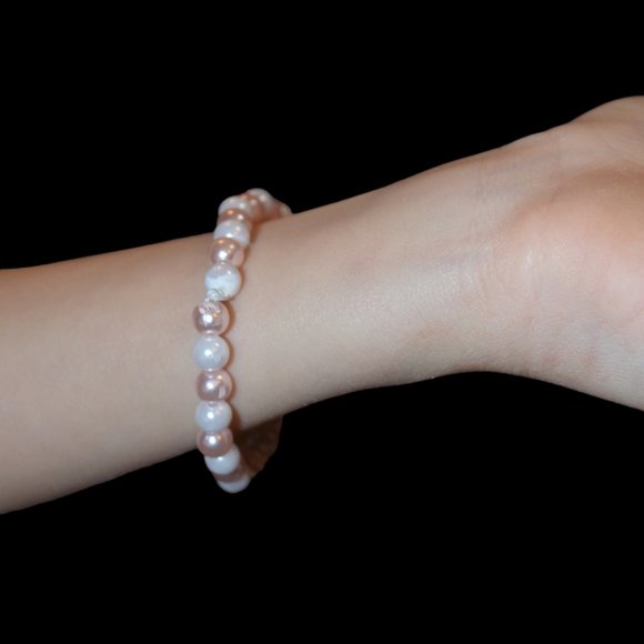 Handmade Pink&White Pearl beads Elastic bracelet - Picture 2 of 4